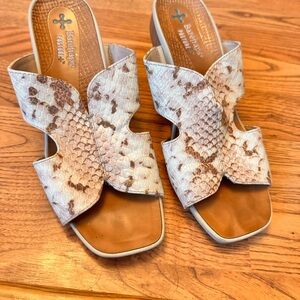 Women's Snakeskin Slide Sandals - Cream and Brown Bararetraps Posture